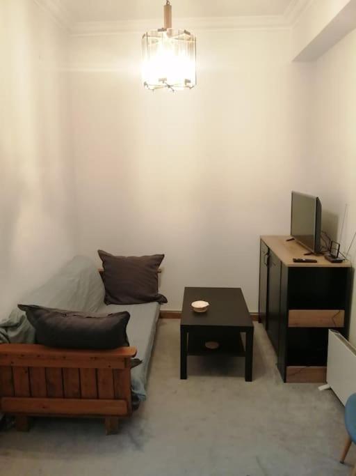 Appartement Ανακαινισμένο 8 Λεπτά Από Το Μετρό. à Athènes Extérieur photo