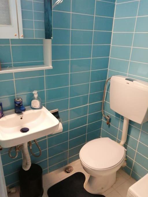 Appartement Ανακαινισμένο 8 Λεπτά Από Το Μετρό. à Athènes Extérieur photo
