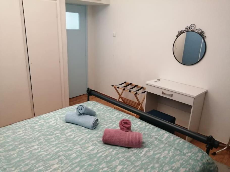 Appartement Ανακαινισμένο 8 Λεπτά Από Το Μετρό. à Athènes Extérieur photo