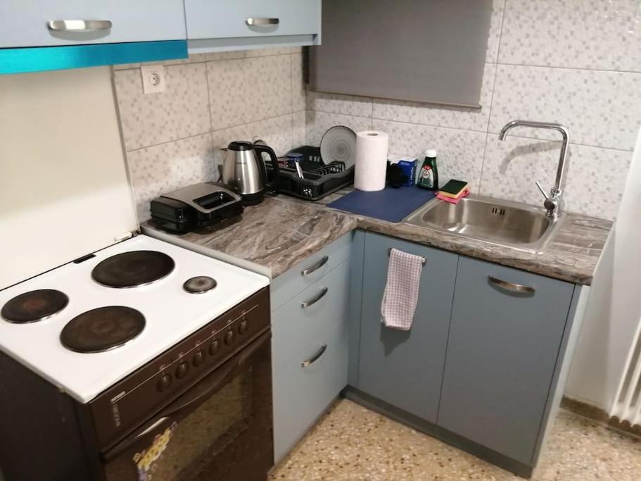 Appartement Ανακαινισμένο 8 Λεπτά Από Το Μετρό. à Athènes Extérieur photo
